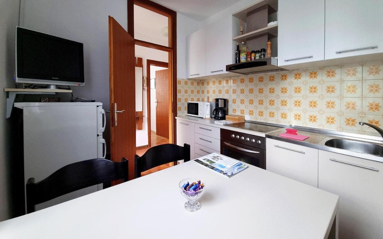 Beautiful Apartment With Picturesque View And Free Parking Portorož Buitenkant foto